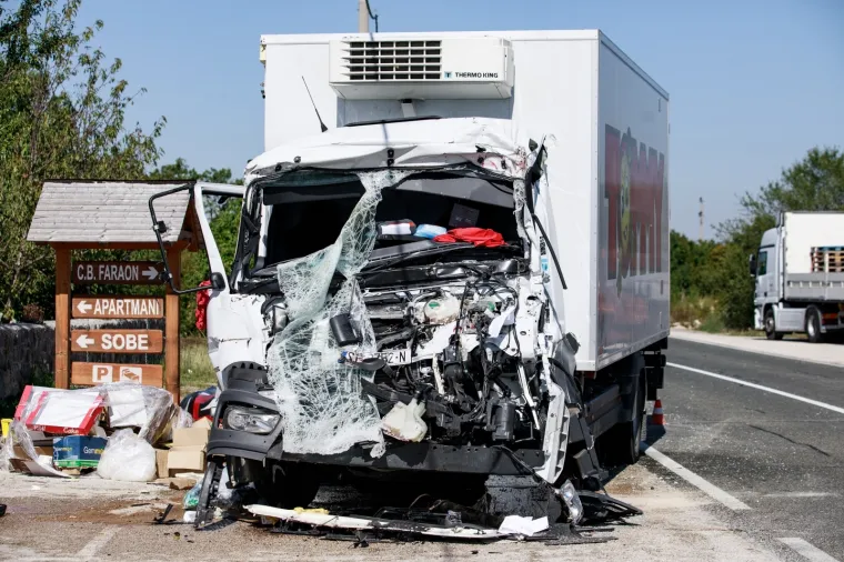 Sudarila se tri kamiona kod Trilja! Vozača izvlačili vatrogasci