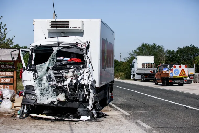 Sudarila se tri kamiona kod Trilja! Vozača izvlačili vatrogasci