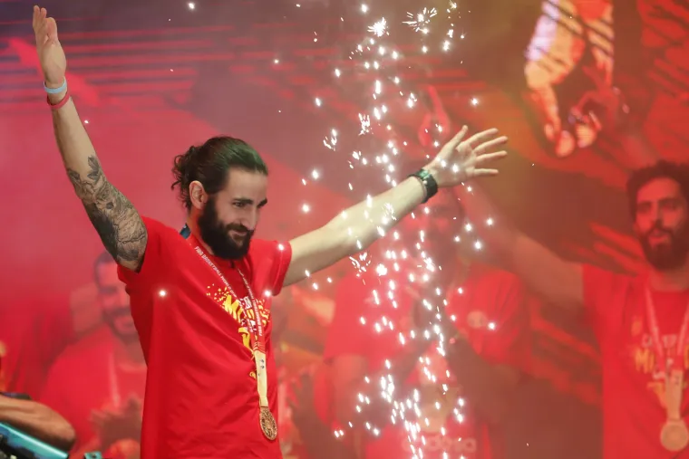 Svjetske prvake &Scaron;panjolce u Madridu dočekalo nekoliko tisuća razdraganih navijača