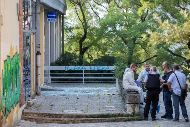 Riječane probudila snažna eksplozija: Lopovi raznijeli bankomat, policija traga za njima