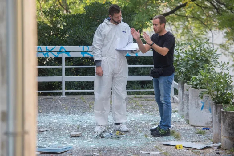 Riječane probudila snažna eksplozija: Lopovi raznijeli bankomat, policija traga za njima