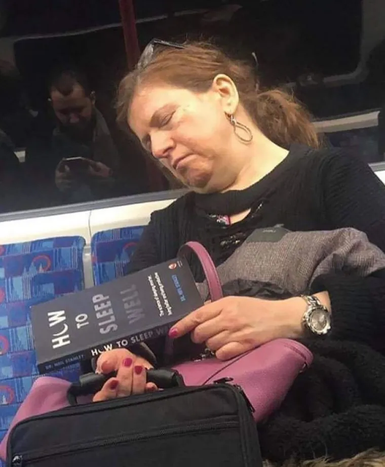 Umor ne pita: Oni su zaspali na najgorim mjestima i u jo&scaron; čudnijim pozicijama