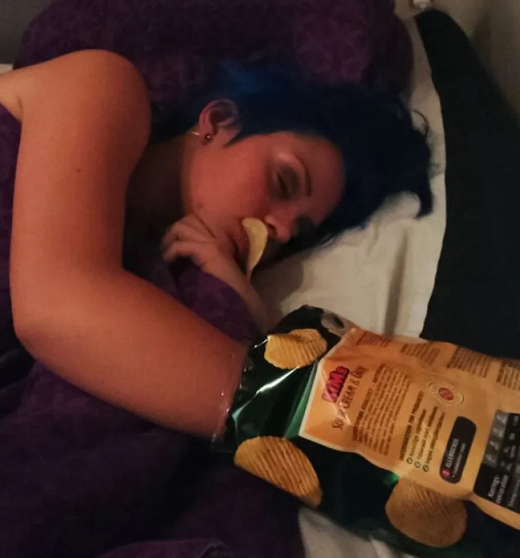 Umor ne pita: Oni su zaspali na najgorim mjestima i u jo&scaron; čudnijim pozicijama