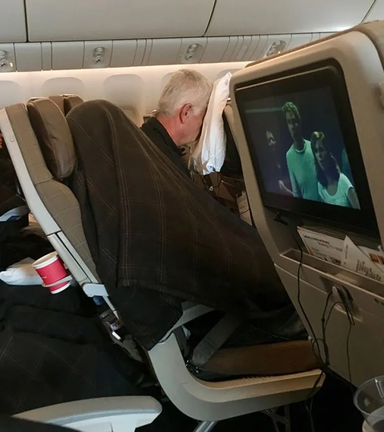 Umor ne pita: Oni su zaspali na najgorim mjestima i u jo&scaron; čudnijim pozicijama