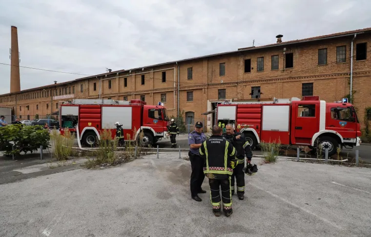 Planuo krov stare ciglane u Zagrebu: 23 vatrogasca ugasila vatru