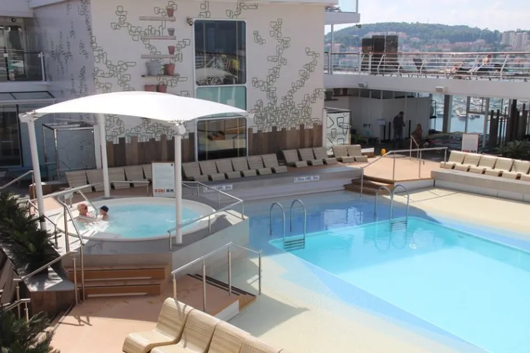 Ovako izgleda unutra&scaron;njost luksuznog kruzera koji je uplovio u Dubrovnik: Ima bazene, igrali&scaron;ta, restorane...