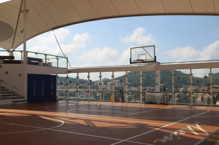 Ovako izgleda unutra&scaron;njost luksuznog kruzera koji je uplovio u Dubrovnik: Ima bazene, igrali&scaron;ta, restorane...