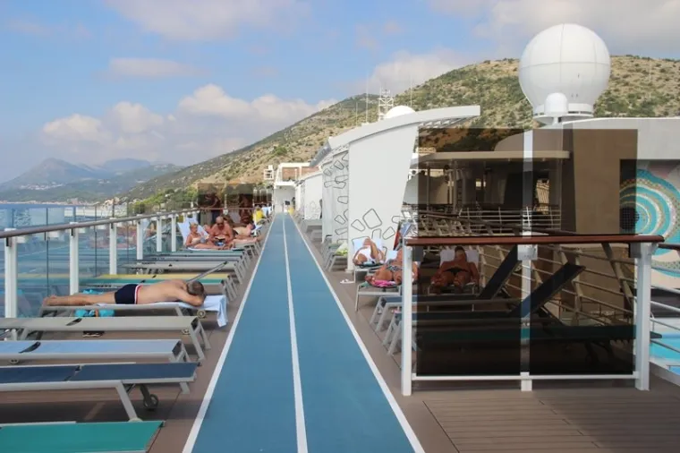 Ovako izgleda unutra&scaron;njost luksuznog kruzera koji je uplovio u Dubrovnik: Ima bazene, igrali&scaron;ta, restorane...