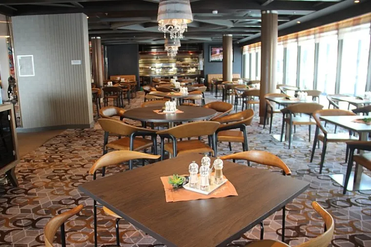 Ovako izgleda unutra&scaron;njost luksuznog kruzera koji je uplovio u Dubrovnik: Ima bazene, igrali&scaron;ta, restorane...