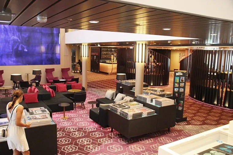 Ovako izgleda unutra&scaron;njost luksuznog kruzera koji je uplovio u Dubrovnik: Ima bazene, igrali&scaron;ta, restorane...