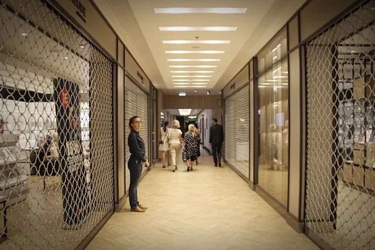 Ovako izgleda unutra&scaron;njost luksuznog kruzera koji je uplovio u Dubrovnik: Ima bazene, igrali&scaron;ta, restorane...