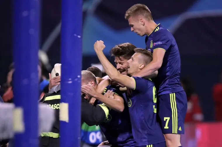 Rapsodija Modrih u Maksimiru! Dinamo pred 30 tisuća navijača svladao Atalantu!