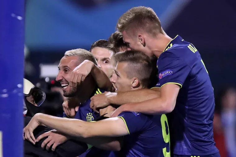 Rapsodija Modrih u Maksimiru! Dinamo pred 30 tisuća navijača svladao Atalantu!