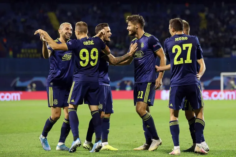 Rapsodija Modrih u Maksimiru! Dinamo pred 30 tisuća navijača svladao Atalantu!