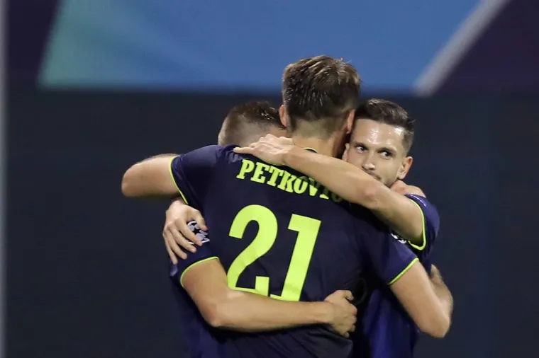 Rapsodija Modrih u Maksimiru! Dinamo pred 30 tisuća navijača svladao Atalantu!