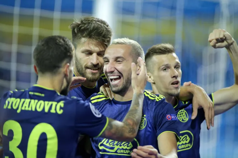 VEČER ZA PAMĆENJE NA MAKSIMIRU: Krcate tribine, spektakularna koreografija i velika fe&scaron;ta na travnjaku