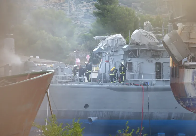 Požar u &Scaron;ibeniku: Planula raketna topovnjača Vukovar, okružila ju četiri vatrogasna vozila