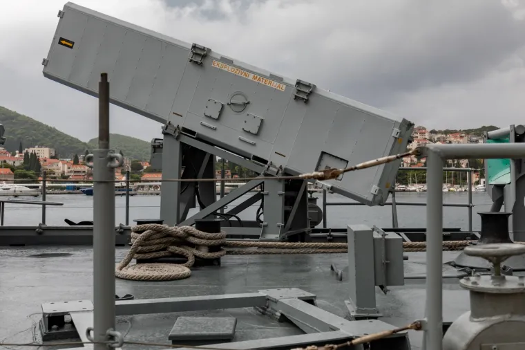 Grdosije u luci: HRM otvorila građanima desantni brod minobacač, raketnu topovnjaču, spasilački brod...