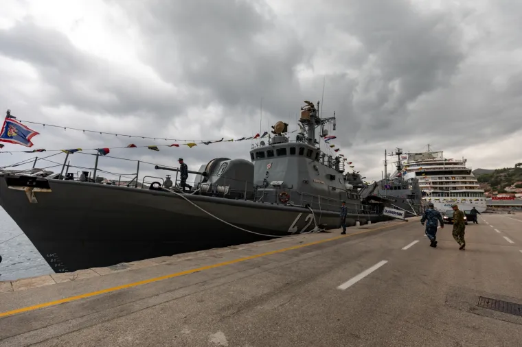 Grdosije u luci: HRM otvorila građanima desantni brod minobacač, raketnu topovnjaču, spasilački brod...