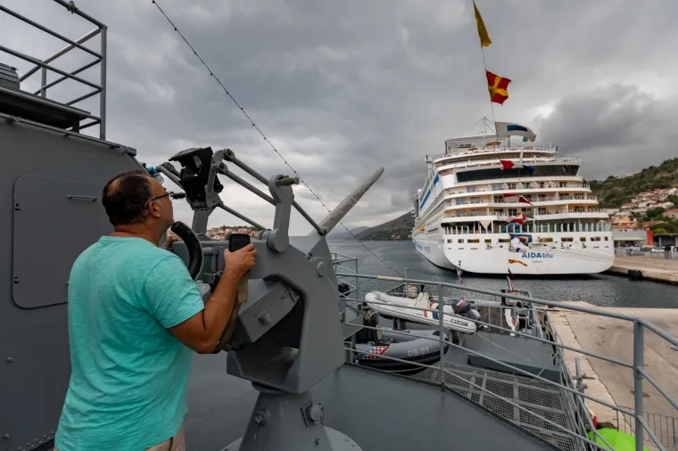 Grdosije u luci: HRM otvorila građanima desantni brod minobacač, raketnu topovnjaču, spasilački brod...