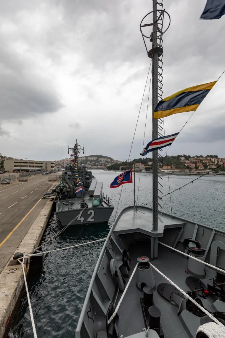 Grdosije u luci: HRM otvorila građanima desantni brod minobacač, raketnu topovnjaču, spasilački brod...