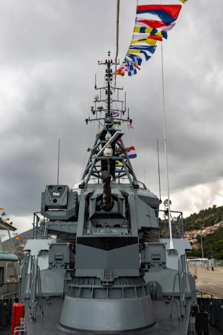 Grdosije u luci: HRM otvorila građanima desantni brod minobacač, raketnu topovnjaču, spasilački brod...