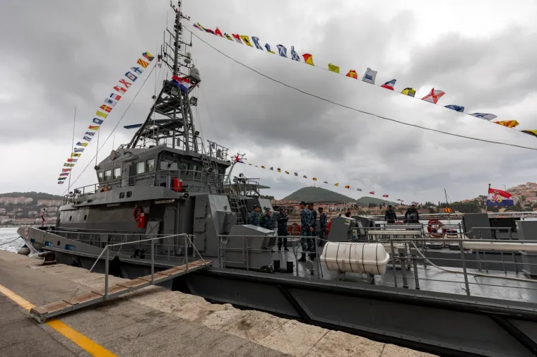 Grdosije u luci: HRM otvorila građanima desantni brod minobacač, raketnu topovnjaču, spasilački brod...