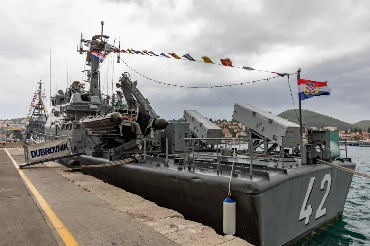 Grdosije u luci: HRM otvorila građanima desantni brod minobacač, raketnu topovnjaču, spasilački brod...