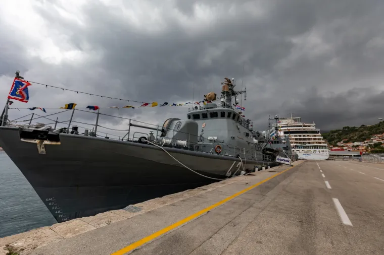 Grdosije u luci: HRM otvorila građanima desantni brod minobacač, raketnu topovnjaču, spasilački brod...