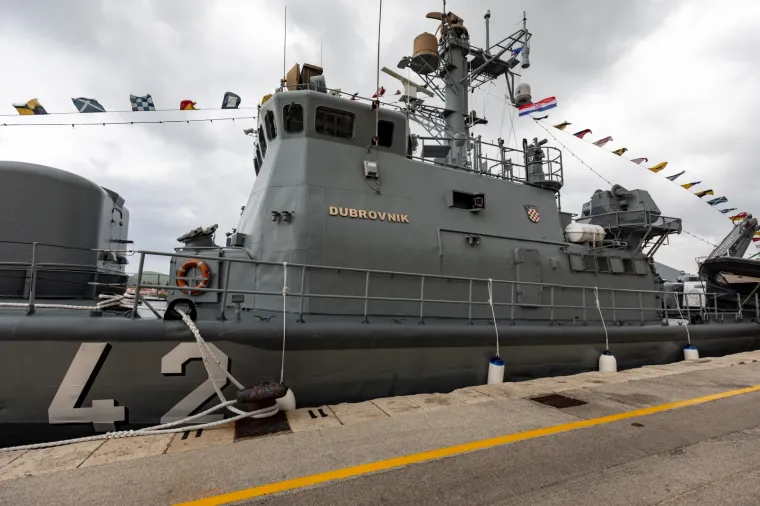 Grdosije u luci: HRM otvorila građanima desantni brod minobacač, raketnu topovnjaču, spasilački brod...