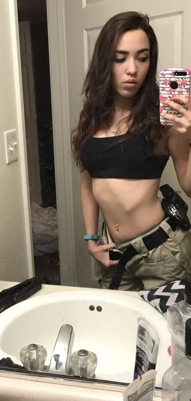 OD LIJEČNICA DO GRAĐEVINARKI, SVE SU PODLEGLE NOVOM TRENDU: Slikaju se gole na poslu i onda se hvale