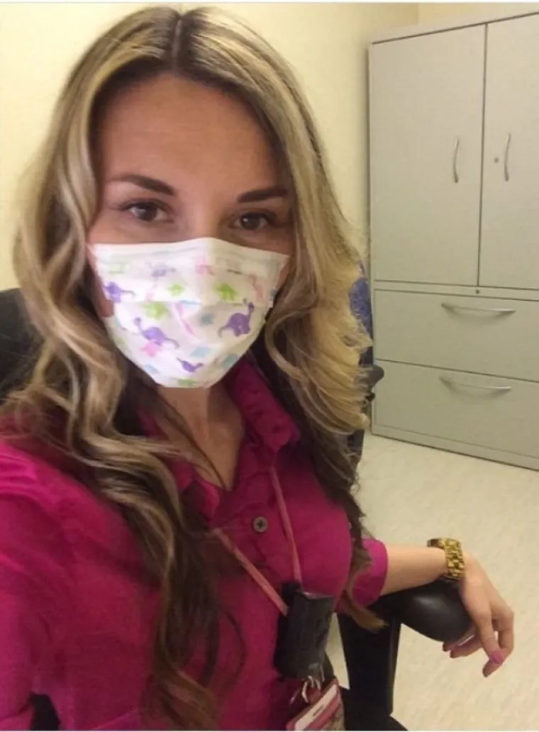 OD LIJEČNICA DO GRAĐEVINARKI, SVE SU PODLEGLE NOVOM TRENDU: Slikaju se gole na poslu i onda se hvale