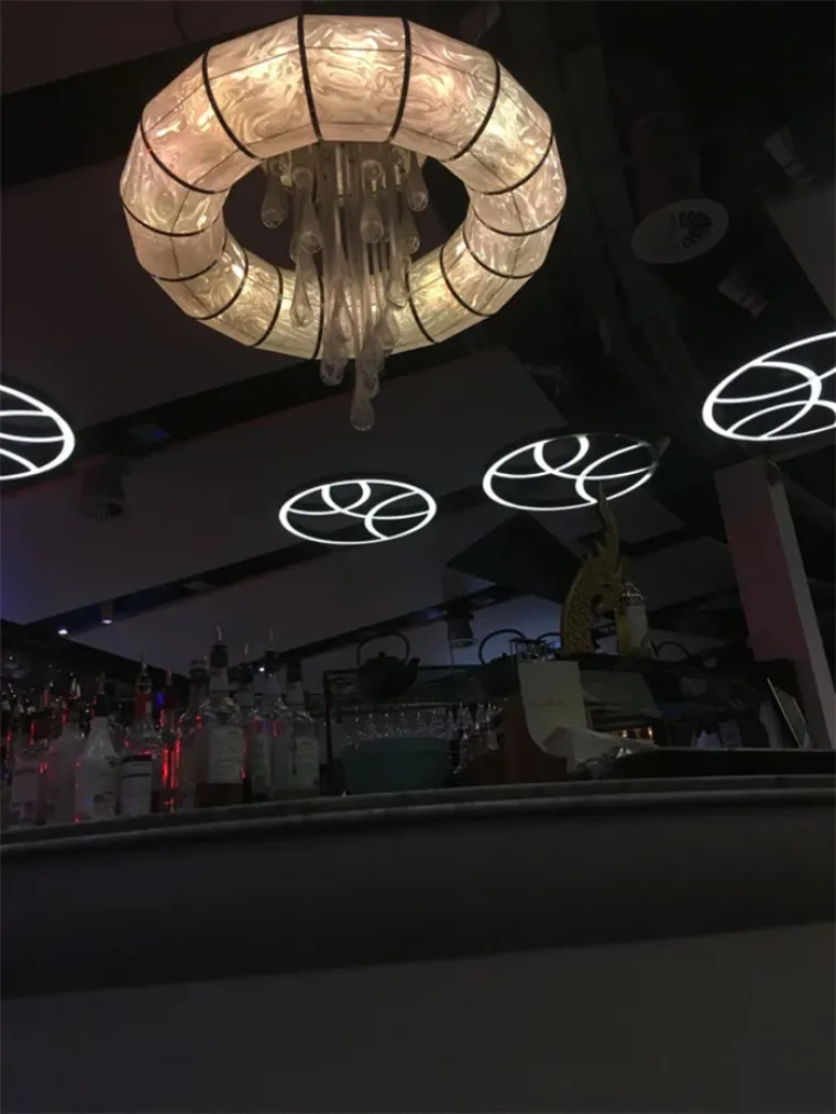 DOBAR TEK, POKU&Scaron;AJTE NE POVRATITI: Dizajnerski zahvati u restoranima koji nisu ba&scaron; ispali kako su trebali