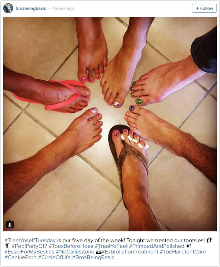 Ovaj Instagram je pun mu&scaron;karaca koji na urnebesne načine kopiraju fotografije ljep&scaron;eg spola