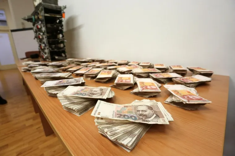 Osumnjčena su dvojica mu&scaron;karaca, a pronađeno je 954.000 kuna