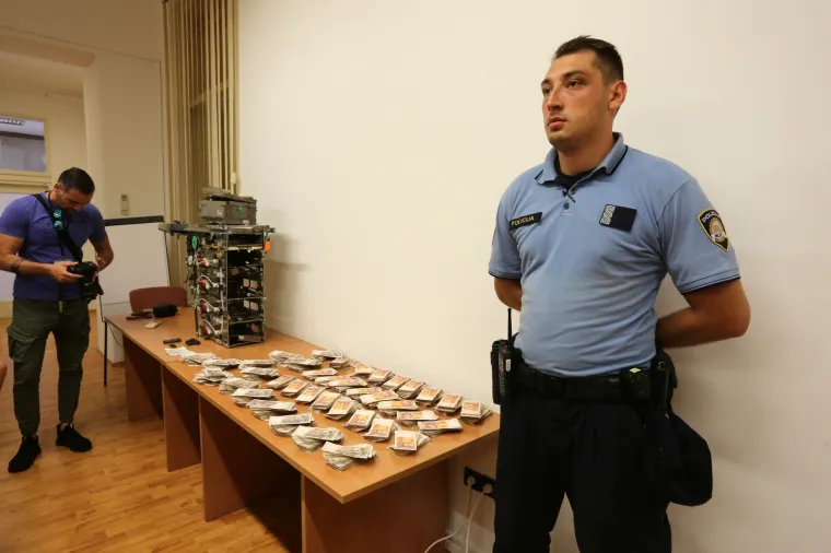 Osumnjčena su dvojica mu&scaron;karaca, a pronađeno je 954.000 kuna
