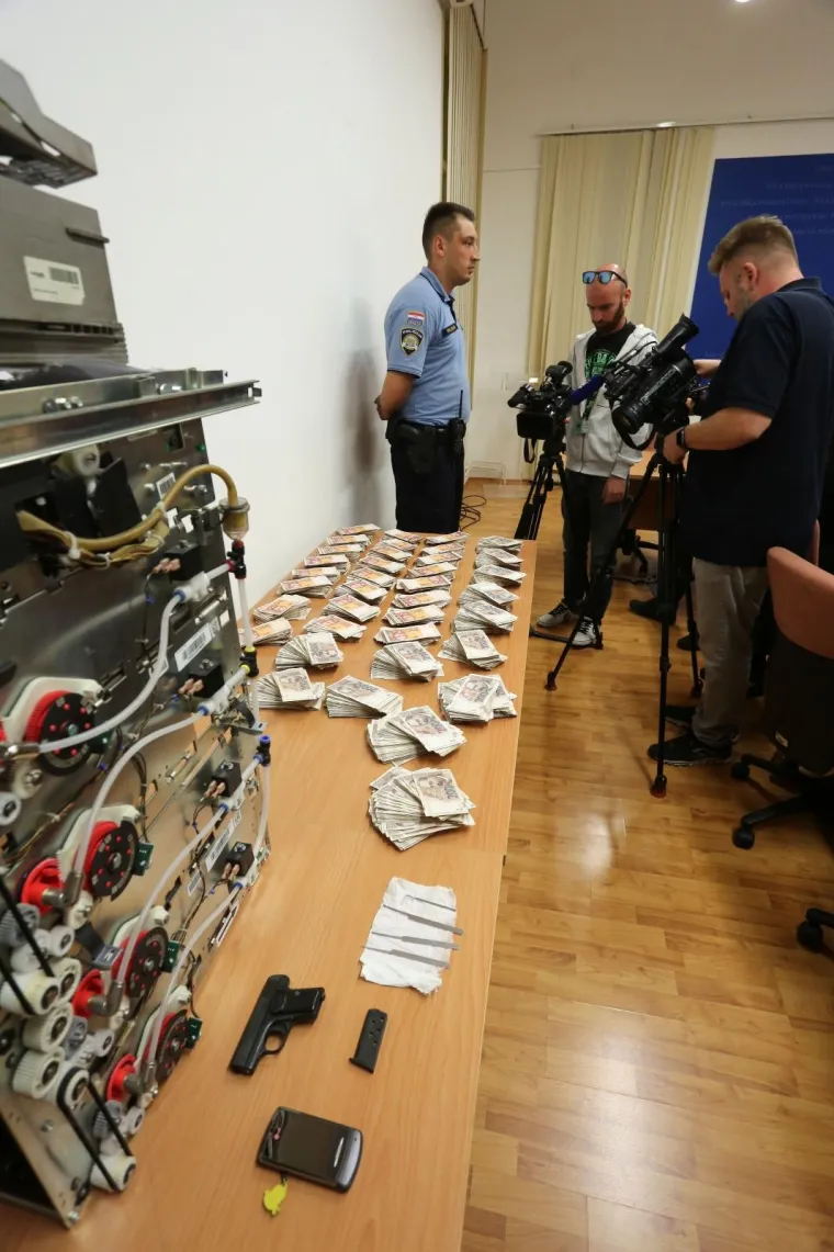 Osumnjčena su dvojica mu&scaron;karaca, a pronađeno je 954.000 kuna