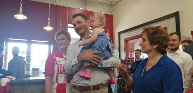 Grabar-Kitarović u teretani: Stipe Miočić doveo i kćer da se s njom fotka