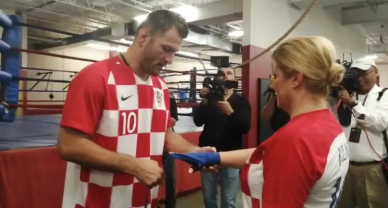 Grabar-Kitarović u teretani: Stipe Miočić doveo i kćer da se s njom fotka