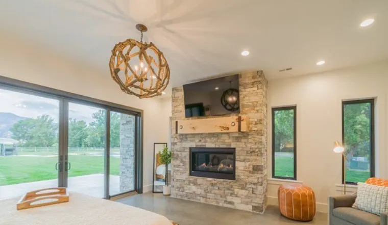 "Nekoliko fotografija nove kuće. Ovo je ispunjenje sna za Baylee i mene. Ona je provela sate i sate kako bi sve ispalo kako treba. Prezadovoljan sam kako je sve ispalo", napisao je Carroll.