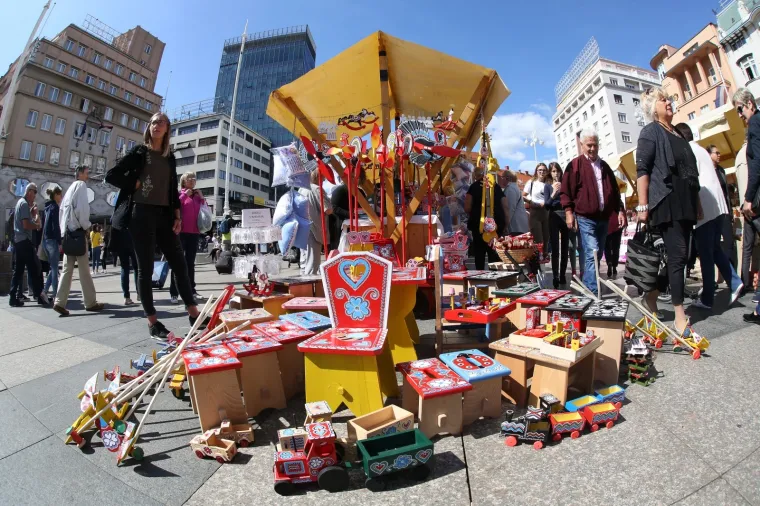100% ZAGORSKO ZAPOSJELO ZAGREBAČKI GLAVNI TRG: Pogledajte kakve se sve delicije nude