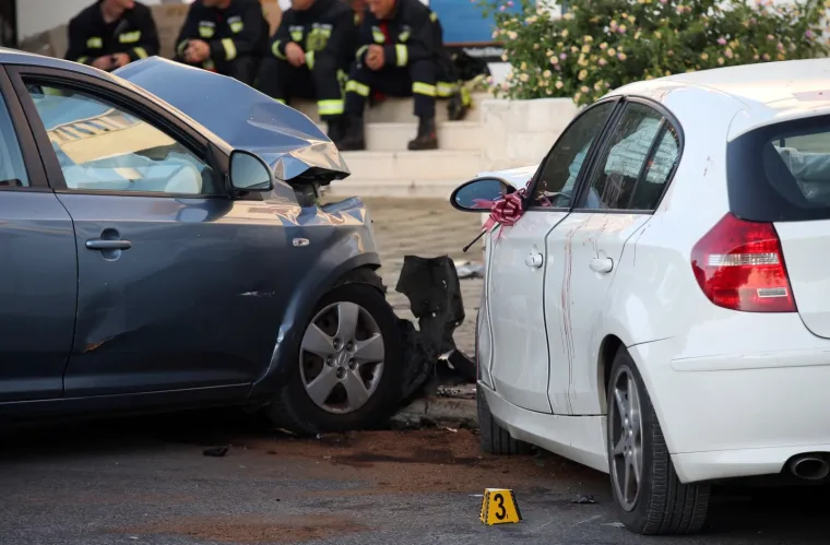 Kr&scaron; i lom u &Scaron;ibeniku: Pijani vozač BMW nije stao na znak STOP pa udario u Kiu