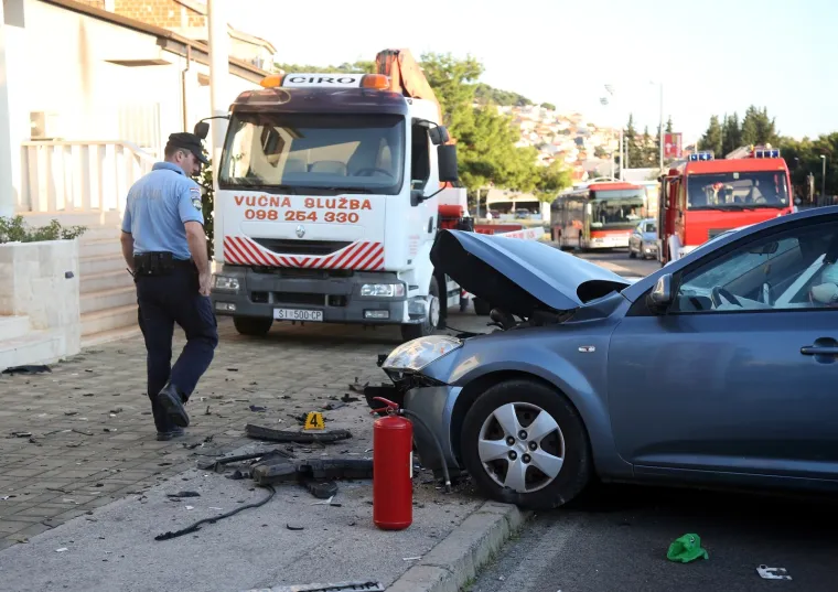 Kr&scaron; i lom u &Scaron;ibeniku: Pijani vozač BMW nije stao na znak STOP pa udario u Kiu