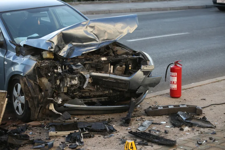 Kr&scaron; i lom u &Scaron;ibeniku: Pijani vozač BMW nije stao na znak STOP pa udario u Kiu