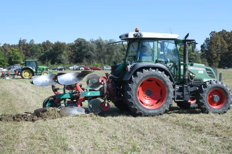Tko će Hrvatsku predstavljati u Rusiji?  U Sunji iskusne ekipe odmjerile snage u oranju
