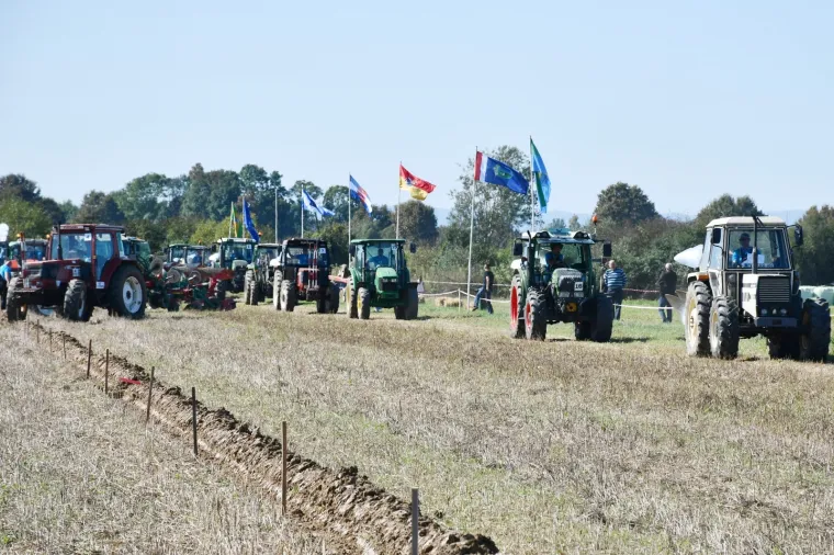 Tko će Hrvatsku predstavljati u Rusiji?  U Sunji iskusne ekipe odmjerile snage u oranju
