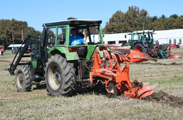 Tko će Hrvatsku predstavljati u Rusiji?  U Sunji iskusne ekipe odmjerile snage u oranju