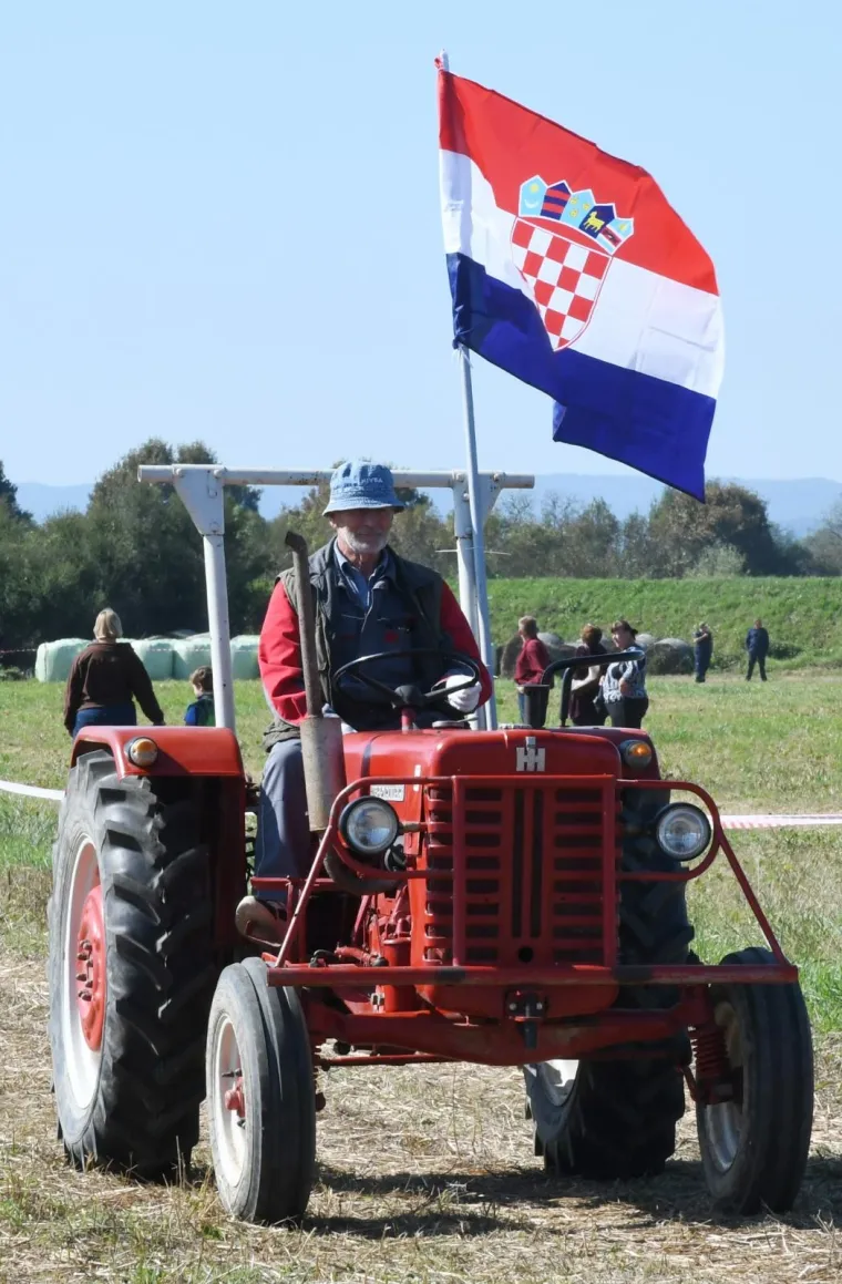 Tko će Hrvatsku predstavljati u Rusiji?  U Sunji iskusne ekipe odmjerile snage u oranju