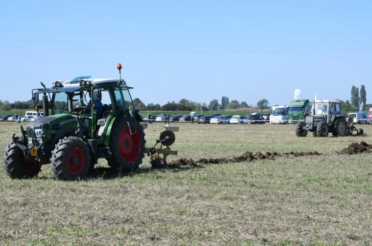 Tko će Hrvatsku predstavljati u Rusiji?  U Sunji iskusne ekipe odmjerile snage u oranju