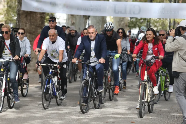 19. Zagrebačka žbica: Gradonačelnik Bandić predvodio povorku biciklista